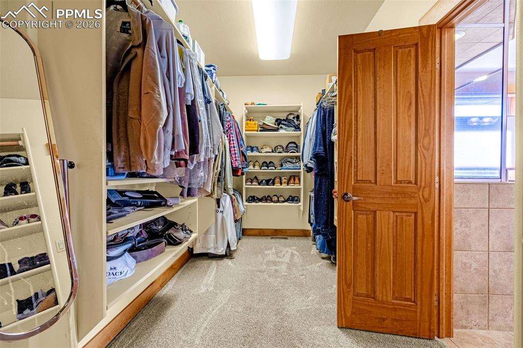 Image 22 of 47: Closet