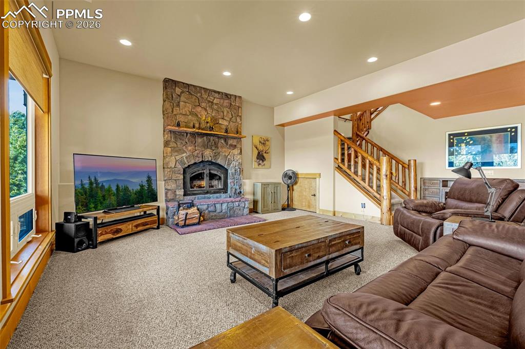 Image 30 of 47: Living Room