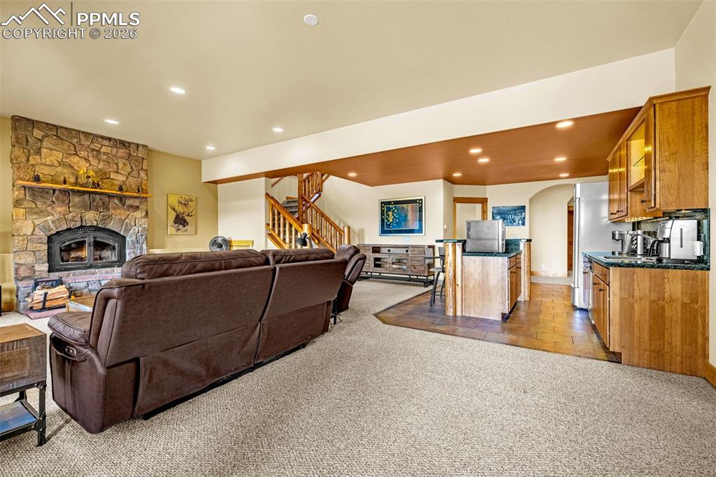 Image 31 of 47: Living Room