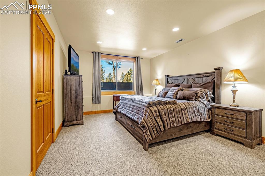 Image 34 of 47: Bedroom