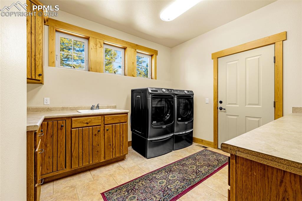 Image 38 of 47: Laundry