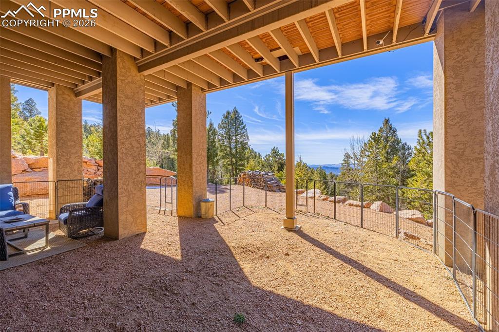 Image 42 of 47: Yard