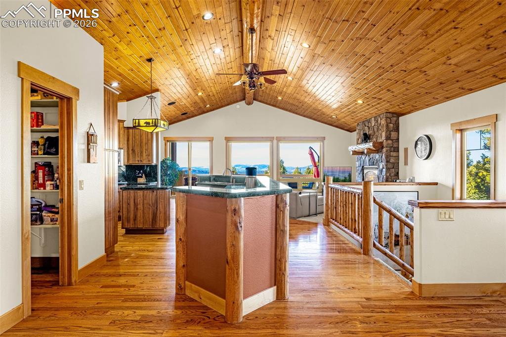 Image 5 of 47: Kitchen