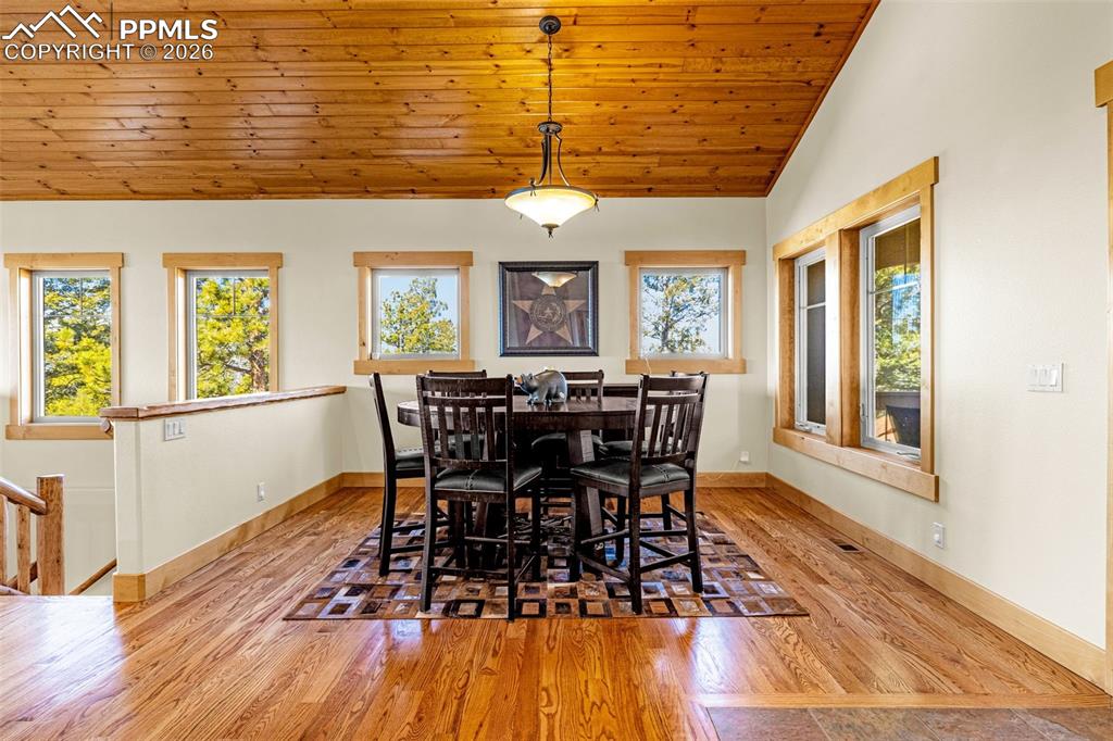 Image 6 of 47: Dining Area