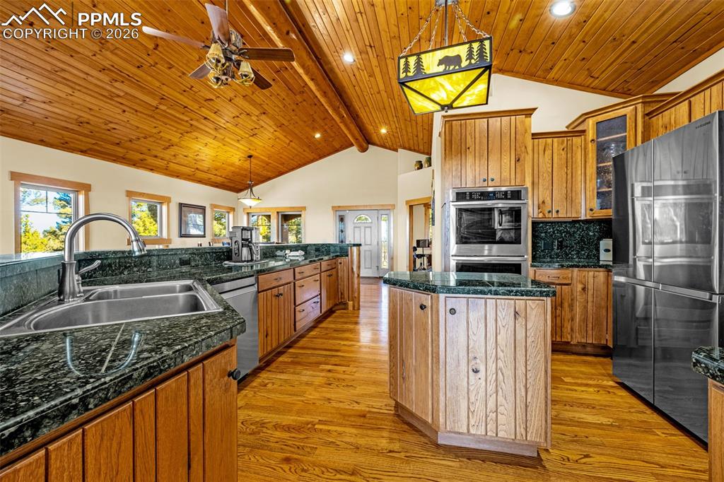 Image 8 of 47: Kitchen