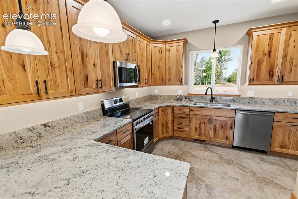 Image 9 of 37: Kitchen
