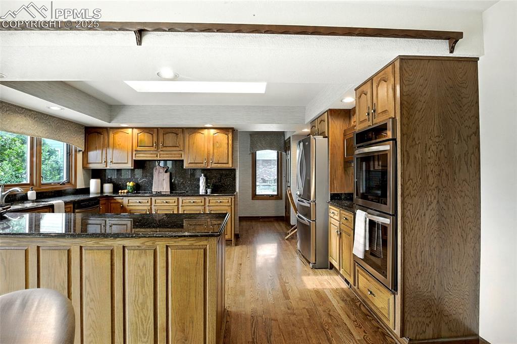Image 19 of 50: Kitchen