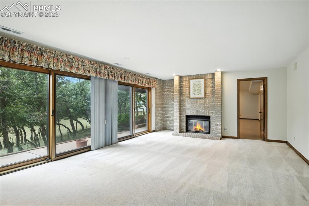 Image 36 of 50: Family Room