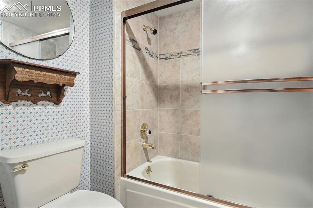 Image 49 of 50: Bathroom