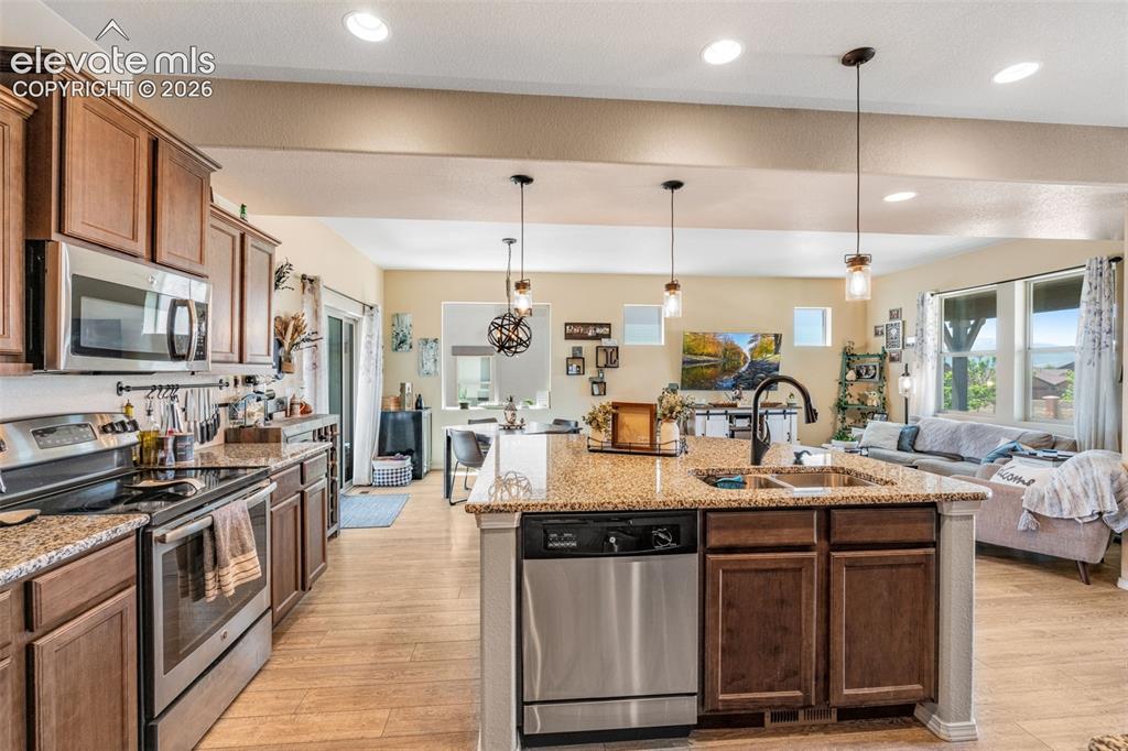 Image 10 of 35: Kitchen