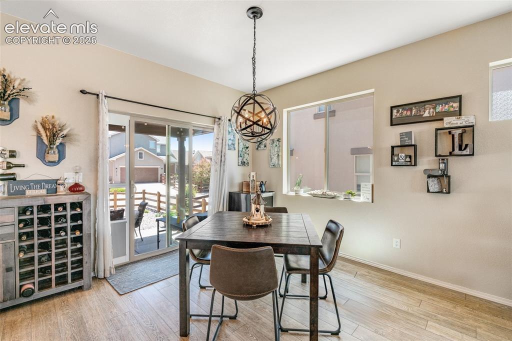 Image 8 of 35: Dining Area