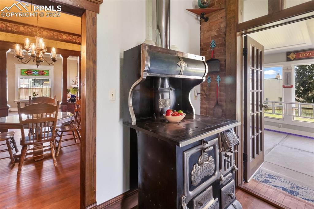 Image 16 of 43: another view of the antique range