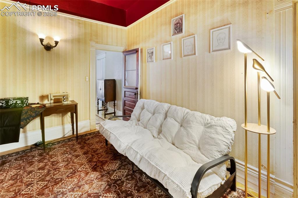 Image 17 of 43: Living Room