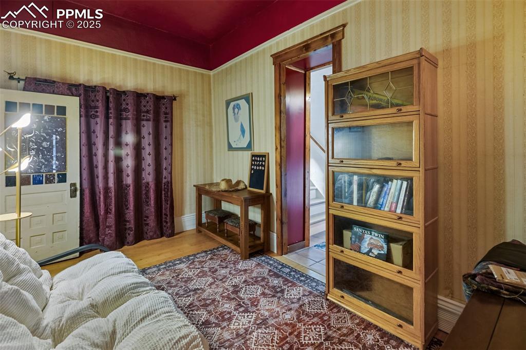 Image 19 of 43: Living Room