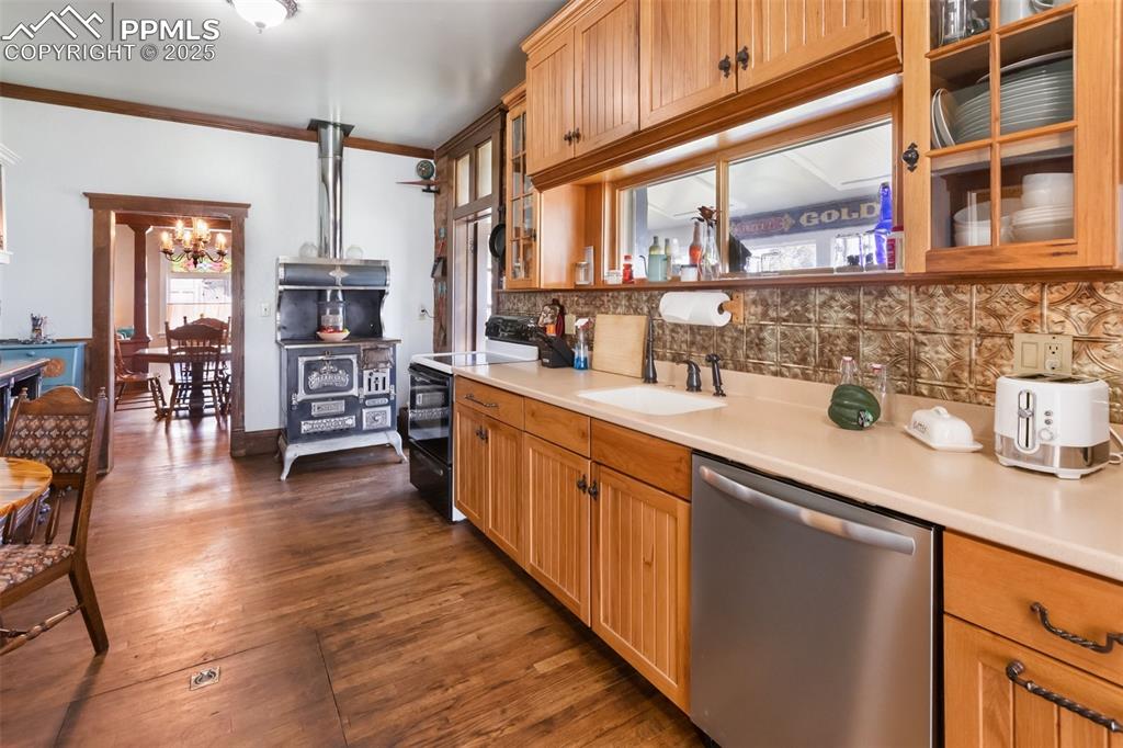 Image 30 of 43: lots of hard surface counter space, lots of high quality wood cabinets prov