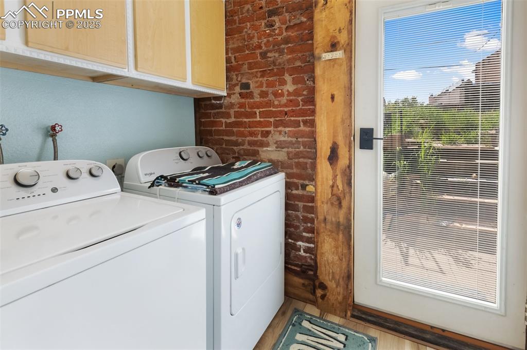 Image 32 of 43: Laundry