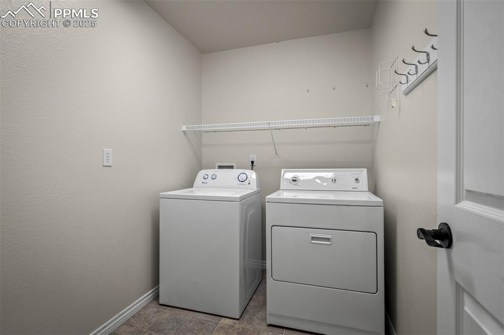 Image 21 of 50: Laundry