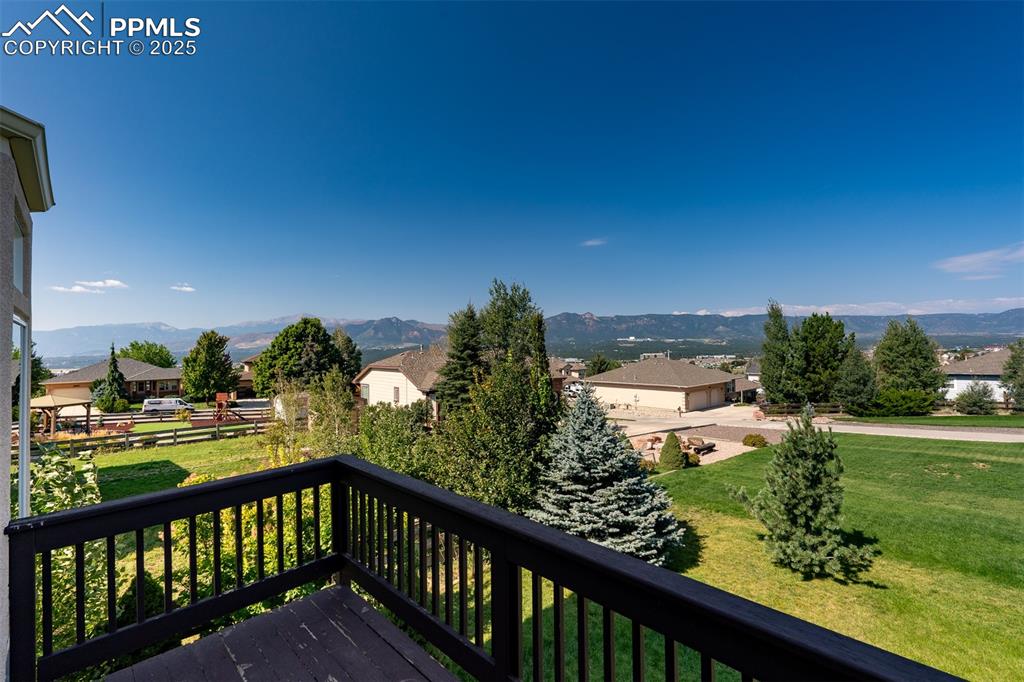 Image 9 of 50: Deck
