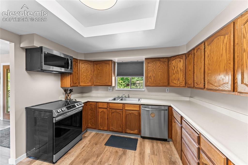 Image 11 of 41: Kitchen