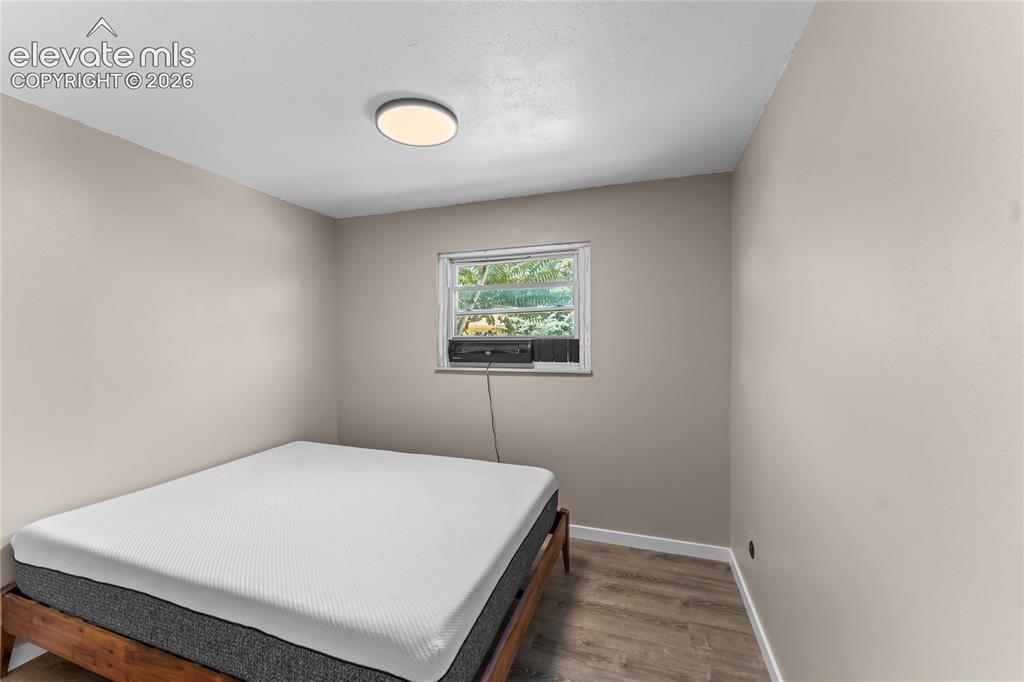Image 17 of 41: Bedroom
