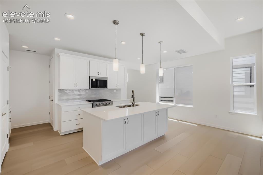 Image 4 of 13: Kitchen