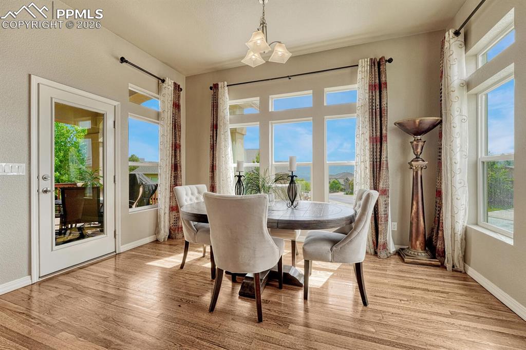 Image 10 of 48: Dining Area