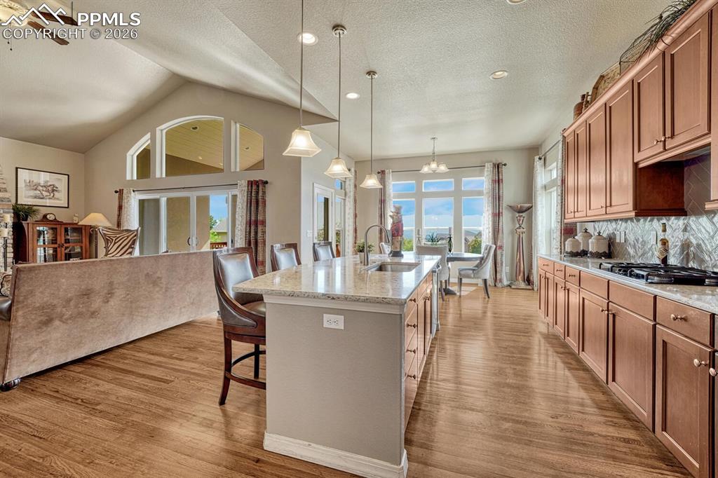 Image 13 of 48: Kitchen