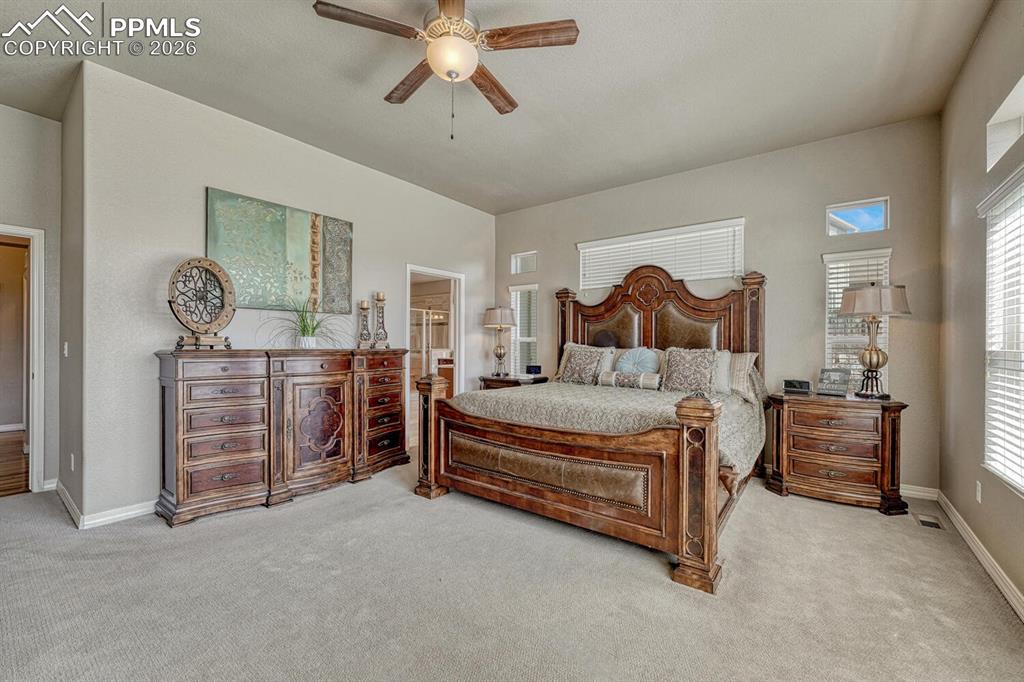 Image 14 of 48: Bedroom