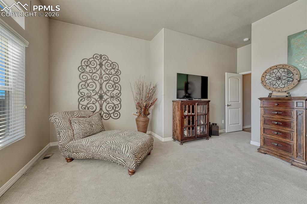 Image 16 of 48: Sitting Room