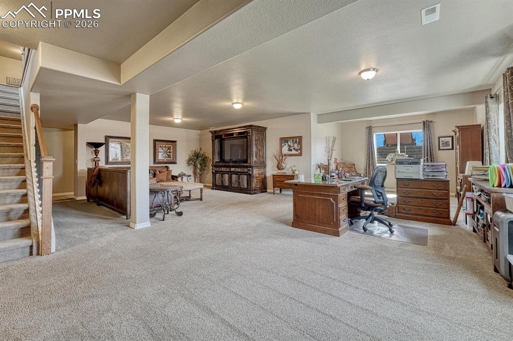 Image 24 of 48: Office