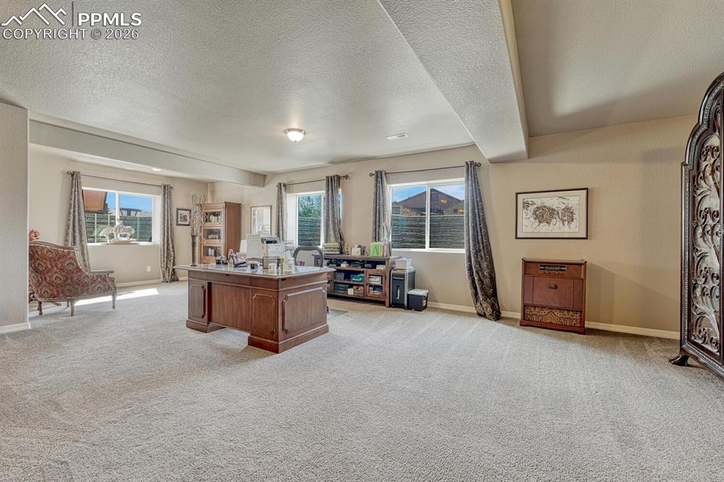 Image 28 of 48: Office