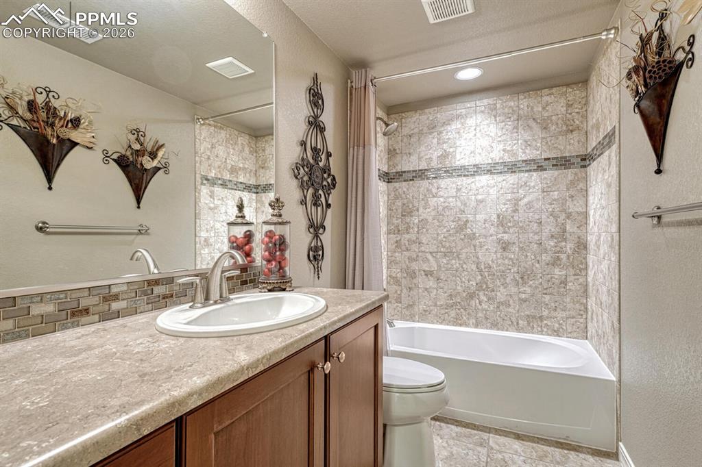 Image 30 of 48: Bathroom