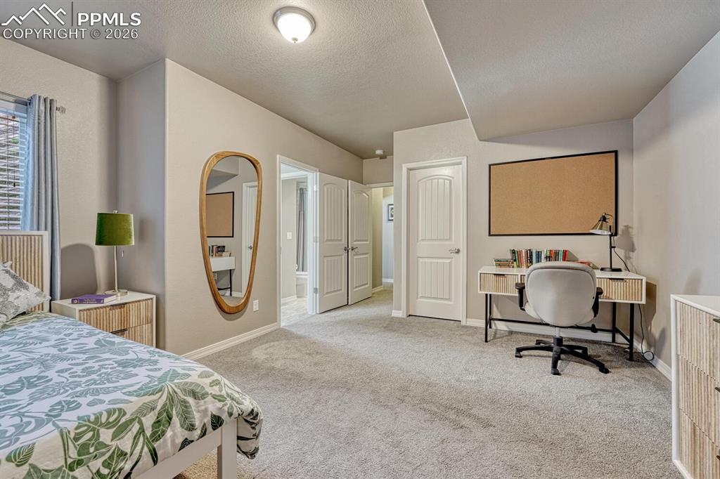 Image 32 of 48: Bedroom