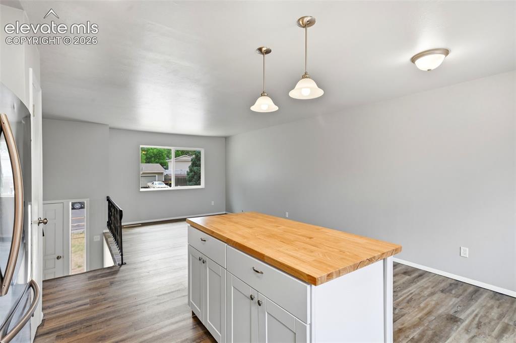 Image 16 of 39: Kitchen
