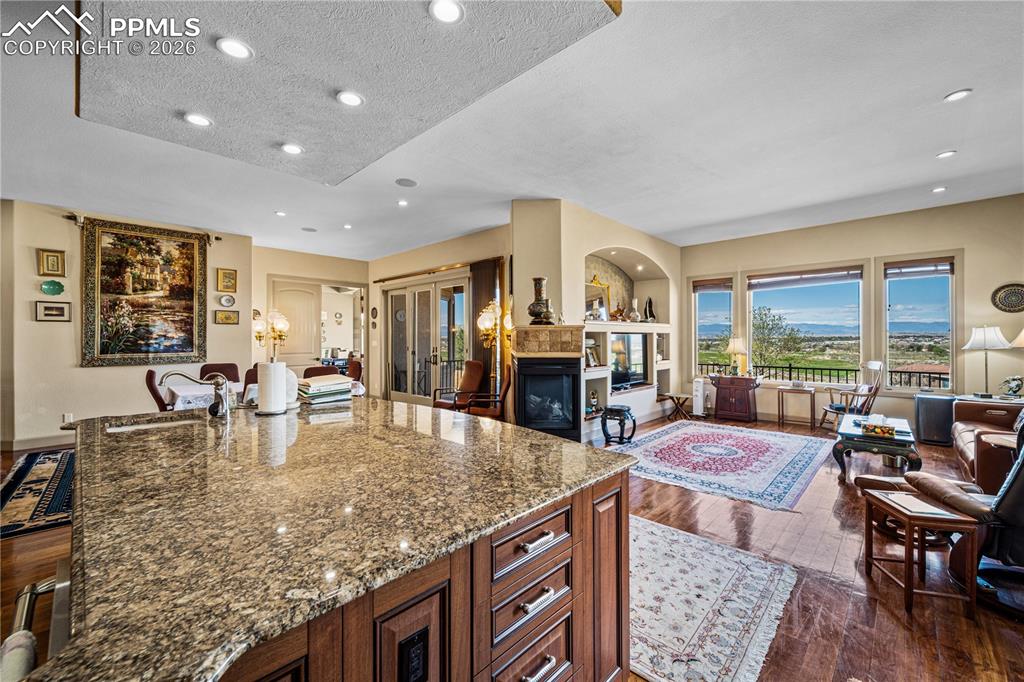 Image 11 of 48: Kitchen