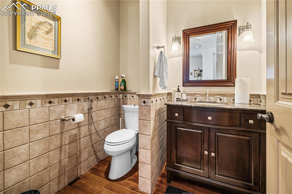 Image 17 of 48: Bathroom