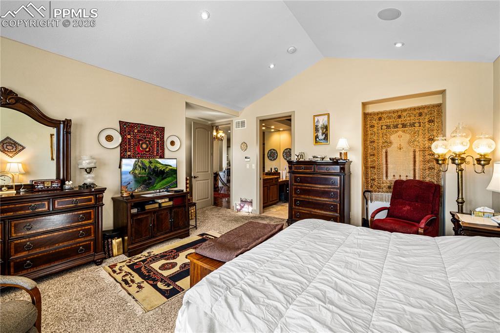 Image 19 of 48: Bedroom