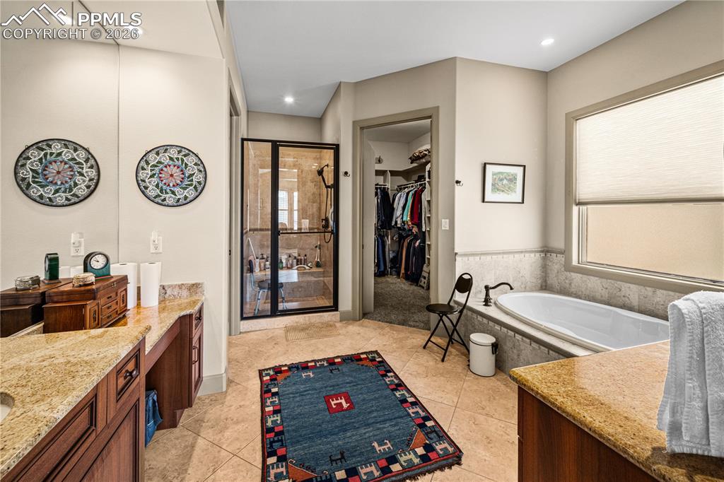 Image 20 of 48: Bathroom