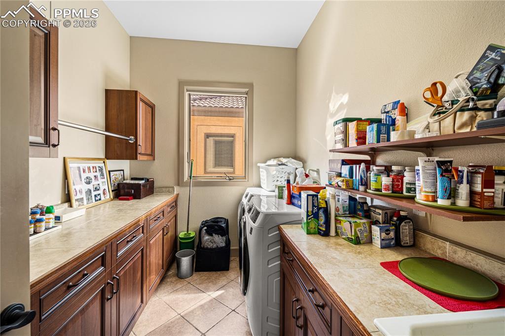 Image 26 of 48: Laundry