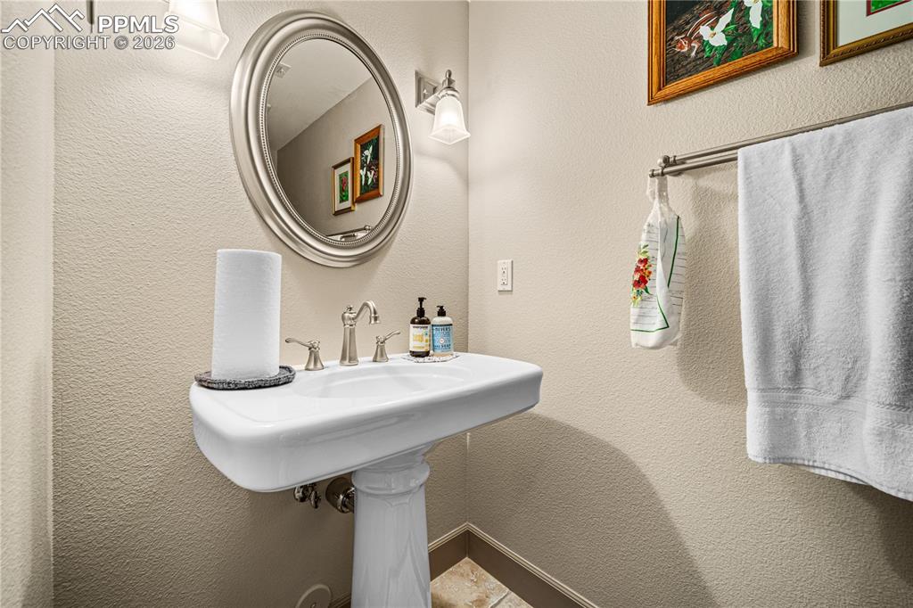 Image 36 of 48: Bathroom