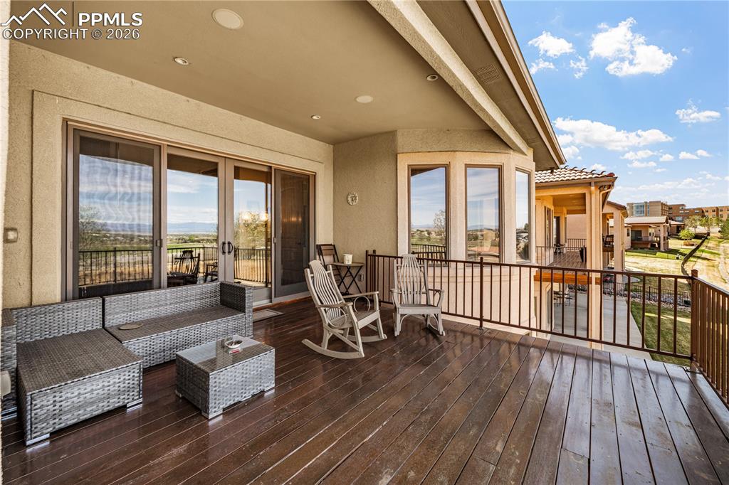 Image 41 of 48: Deck