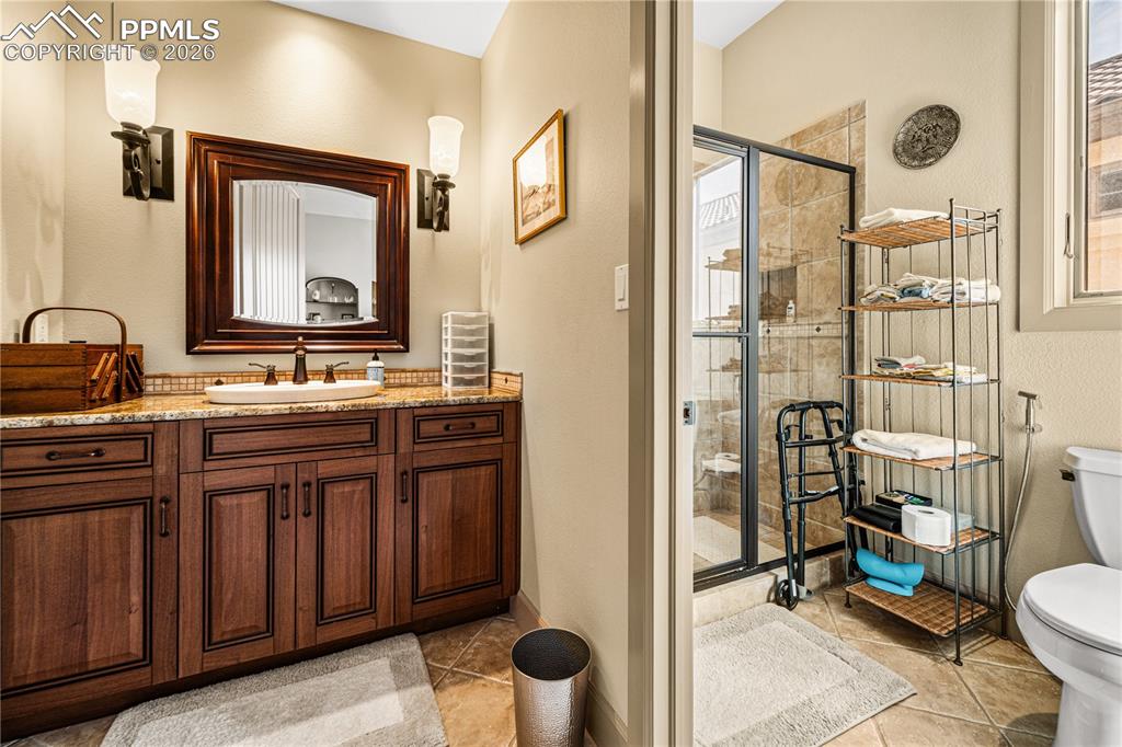 Image 43 of 48: Bathroom