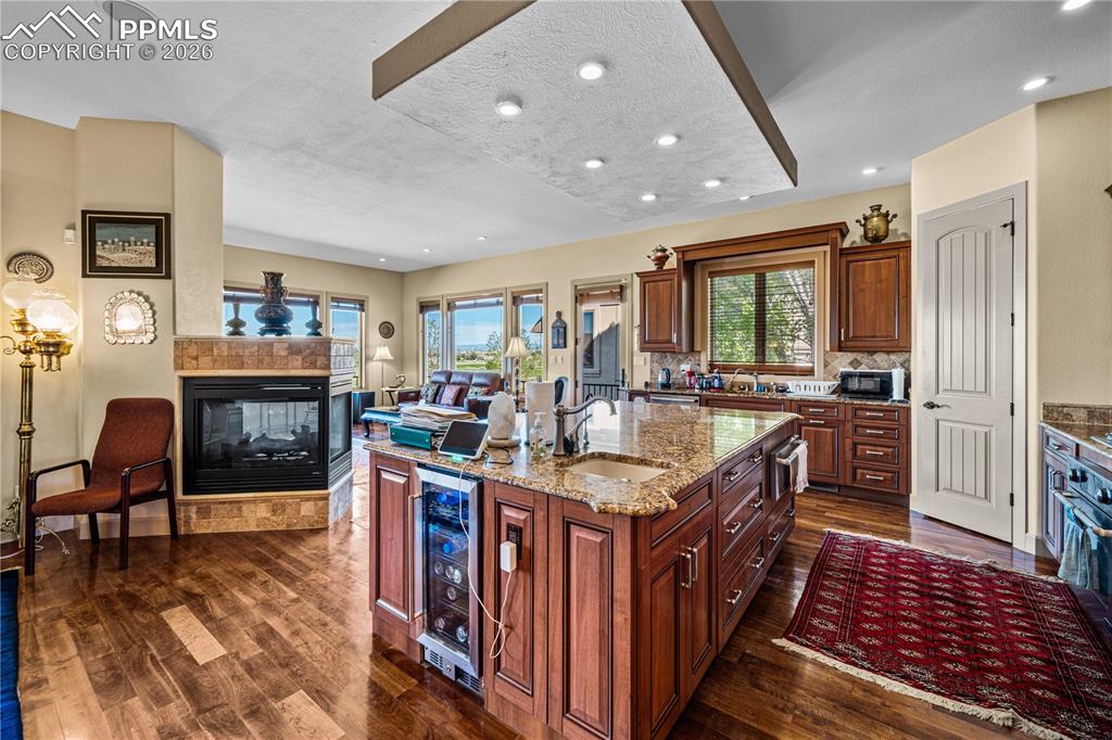 Image 9 of 48: Kitchen