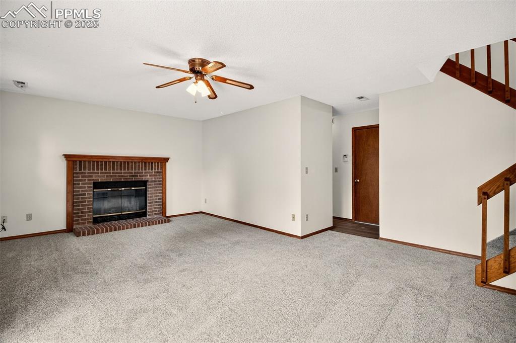 Image 11 of 30: Family Room