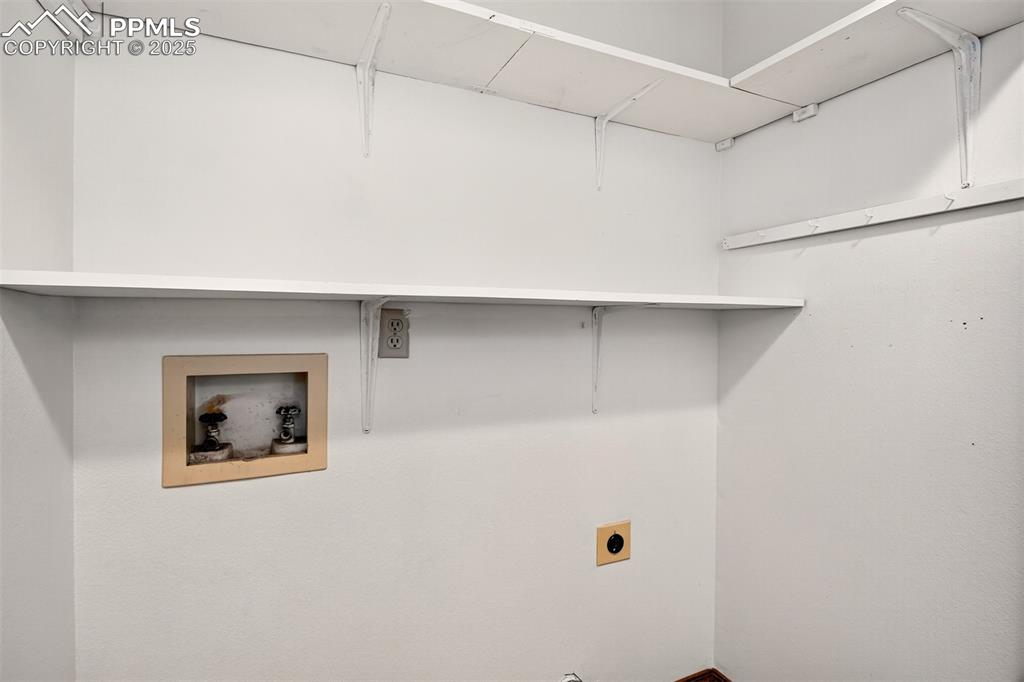 Image 14 of 30: Laundry