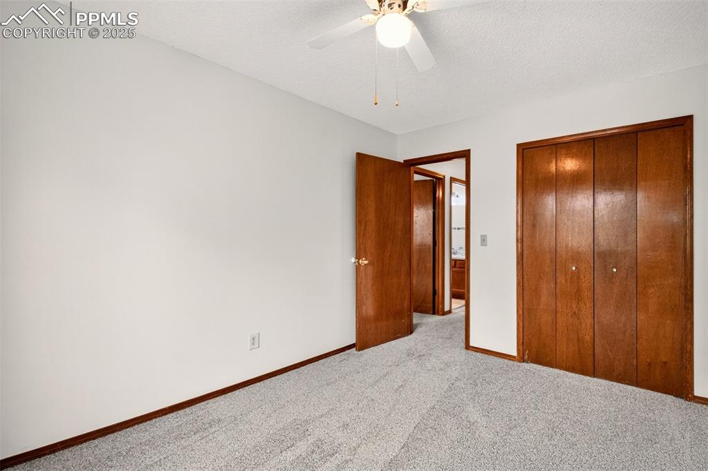 Image 20 of 30: Bedroom