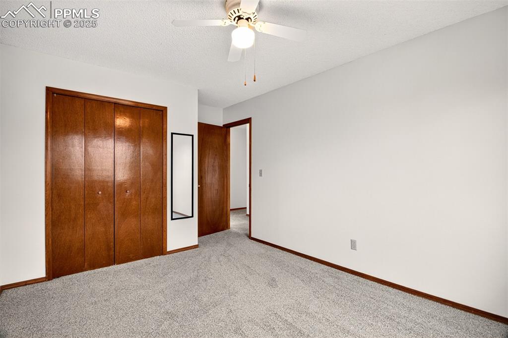 Image 23 of 30: Bedroom