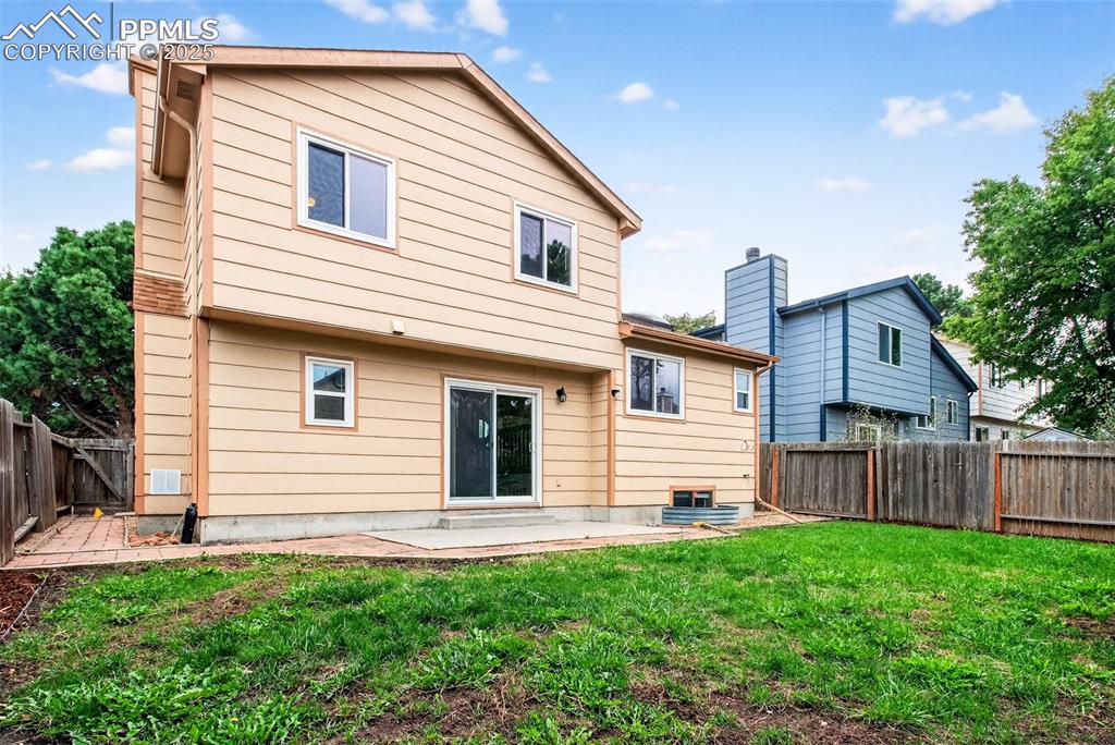 Image 27 of 30: Back of Structure