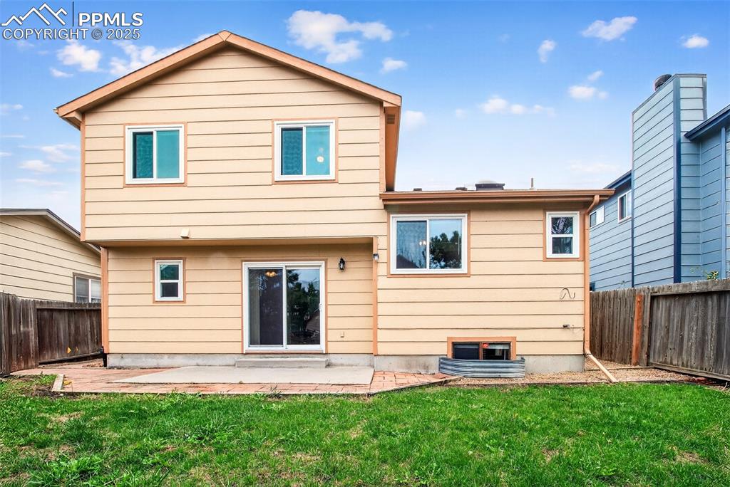 Image 29 of 30: Back of Structure