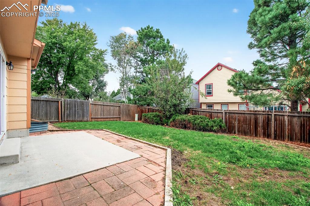 Image 30 of 30: Yard